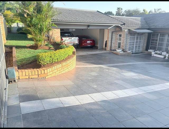 3 BEDROOM HOUSE FOR SALE IN HAYFIELDS